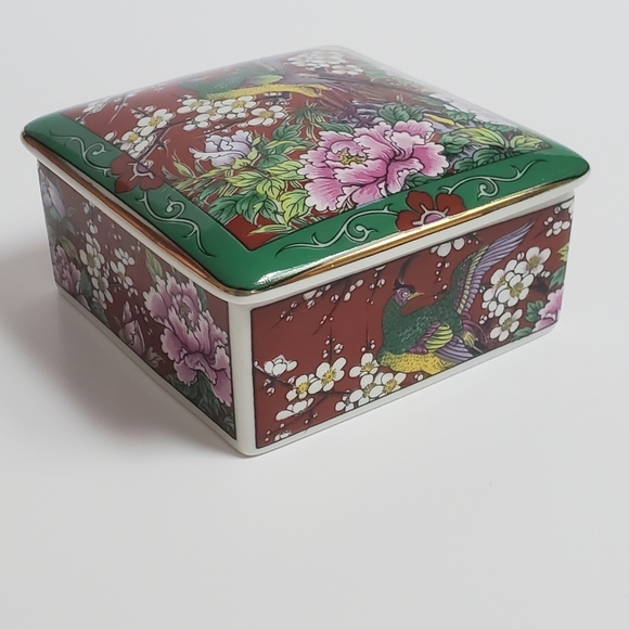 Ornately Decorated Bird of Paradise Porcelain Trinket Box Made in Japan Vintage - Picture 6 of 8